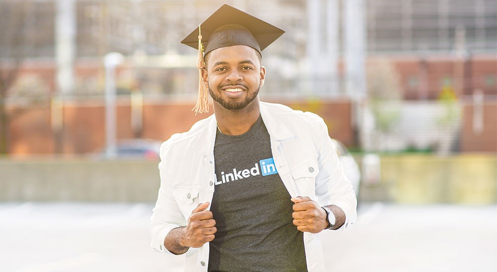 Mitchell Phelps, BBA '18, wearing a mortarboard and LinkedIn t-shirt
